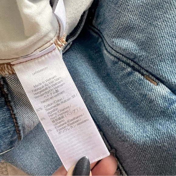 Madewell - The High-Rise Slim Boyjean in Summit Wash: Summerweight Edition - Picture 8 of 13